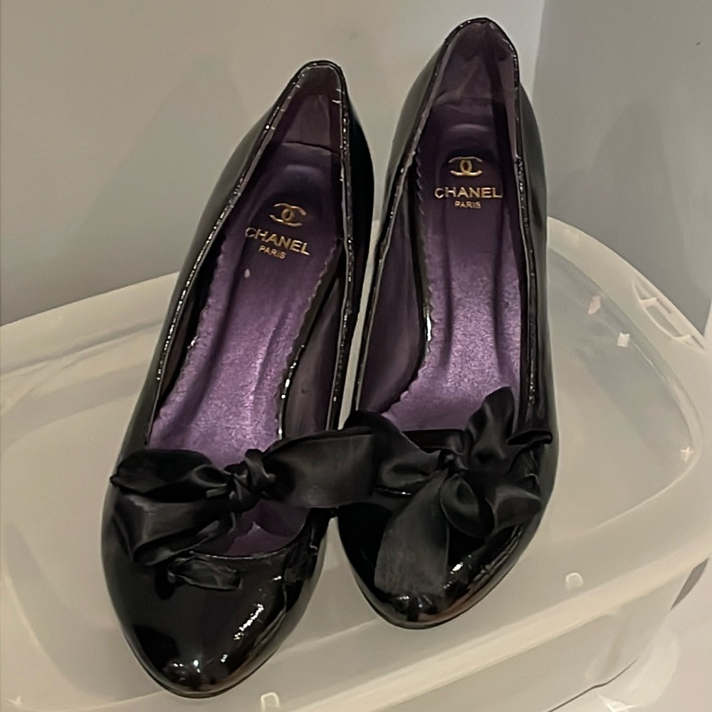 CHANEL Black Heels with Purple Interior